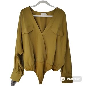 26. Good American Women Yellow Bodysuit Style V-Neck Blouse NWT Plus Size 5 (2X)